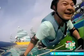 彩虹父子初到舞台笑容灿烂 谁知闯关之后却抱在一起摔成一团视频封面