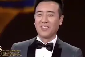 于和伟既演刘备又演曹操，自嘲这样比较省酒，现场嘉宾笑坏了！视频封面