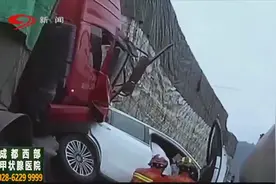 京昆高速：5车连环相撞重大事故，小车被油罐车和大货车前后夹击视频封面