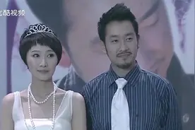 妹妹毁了姐姐家庭，姐姐在她订婚现场放出录像，这是毁了她的一生视频封面