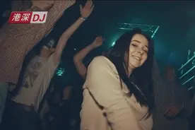 ★港深DJ★：7姨、妖姬《新疆大电》爆红抖音 节奏太嗨了