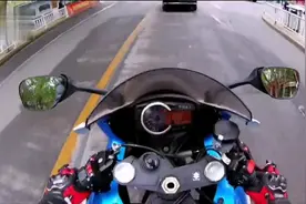 表哥攒了5万买了一台铃木四缸重机车，第一次骑大排量有点不适应视频封面