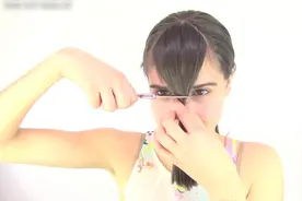 这就是齐刘海的魅力，一点点剪齐平后，美得自然又可爱！