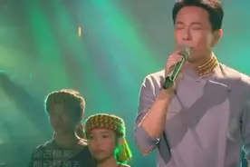 张信哲(亲爱的小孩)快快擦干你的泪珠 我愿意陪伴你走上回家的路视频封面