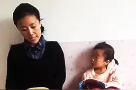 妈妈讲女儿是捡来的，搞笑女儿神回复妈妈，笑死了图片
