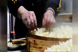 一个90后铁路职工的自白 我为什么选择坚守铁路 真相令人吃惊视频封面