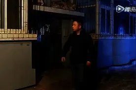 二货喝醉进错房，笑尿了！图片