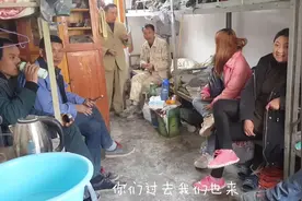 在工地做天工九个小时350一天，两个农民工班组嫌工资低都要走视频封面