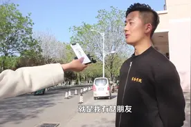 你感觉单身是一种什么样的体验？男子的回答让美女无法回答