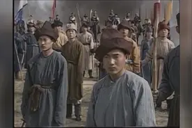 公元1585年，努尔哈赤率军在界凡城与巴穆尼等六城联军展开战斗