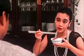 光头想试探老婆，躲在桌子下面，惨了视频封面