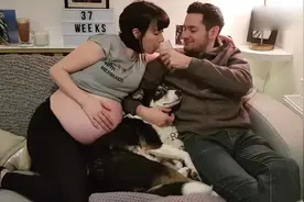 漂亮孕妈妈十月怀胎的身材变化记录，这位妈妈的身材保持的太好了