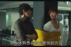 模特走秀姿势不对，直接被绑在柱子上，上厕所都不能