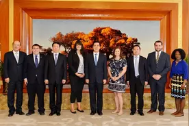 美国民主党青年代表团访问内蒙古图片
