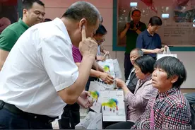 30名听障人士免费领到助听器图片