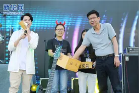 中国药科大学首届草坪音乐节盛大开幕图片