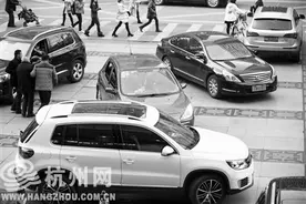 这两天去医院看病停车特别难图片