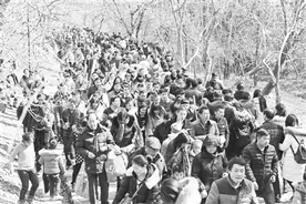 琅琊山内外上演“人从众”图片