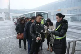 南航新疆地服：登机口的除夕图片