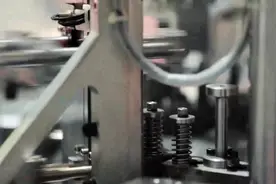 一分钟带你看格力的超高科技无人工厂，接受科技力量的震撼吧！视频封面