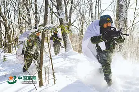 直击武警部队冬训场 看看特战队员在练什么图片