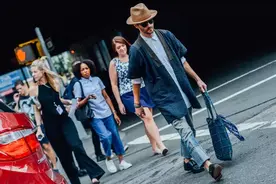 赏图 | 腼腆男孩竟然能拍出如此时尚的街拍图片