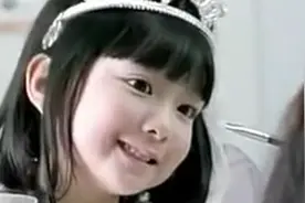 都说女大十八变，父亲看女儿小时候影片看哭了，我也看哭了视频封面
