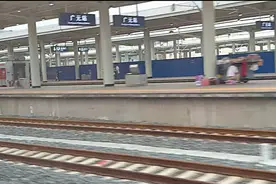 动车驶入一级火车站，四川第二大铁路枢纽广元站视频封面