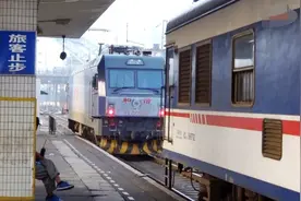 上海南开往桂林北 特快T77次在衡阳站换挂HXD3C