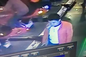 男子玩电玩太入神 手机被盗毫无觉察图片