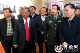 菏泽六旬拍客办个人影展 再现八九十年代鲁西南乡村记忆图片