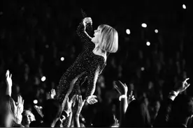 格莱美变格莱霉 Gaga致敬大卫·鲍伊图片