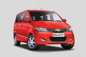 国内卖到爆的五菱宏光挂雪佛兰标出口卖9万 重点是还有柴油版图片