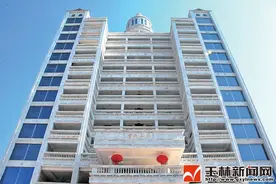 玉林北流出土豪！五兄弟花三千万建成16层塔式农民大厦图片