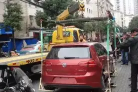 分分钟拖走你的车,国内已有交警开始使用拖车神器了,还乱停吗？图片
