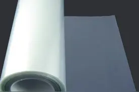 运动健将宝马320LI贴隐形车衣犀牛皮。将执着进行到底！图片