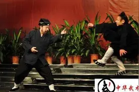 他是当今武林盟主，一阳指隔着美女戳飞三个壮男，却被批闫芳第二图片