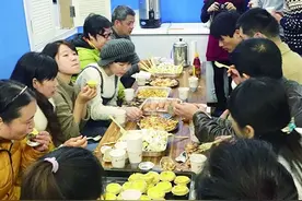 年轻人假日聚会 去"轰趴馆"吧图片