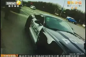 西安街头惊现“美国警车” 被警方拦下图片