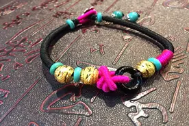 本命年转运必备手工红绳图片