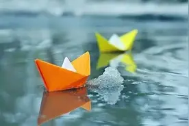纸船——寄母亲 | 妈咪读诗图片