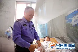 妻子变植物人警察丈夫不离弃 每天读情书呼唤图片