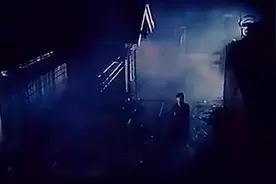 单亲妈妈为生病的儿子祈福从家一步一磕头到达寺庙