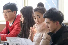 中戏艺考拒带妆 初试贴假睫毛画眼影鼻侧影等不被允许图片