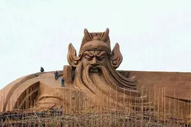 艺术大师韩美林来荆州啦，他是关公圣像的设计者图片