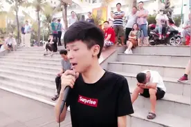 王亮一曲《潇洒的走》超级好听，唱出多少人的心声，令人难以忘怀视频封面
