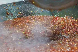 费师傅教你：“闷烧鸡”的底料，一次秘制一大锅，安逸视频封面