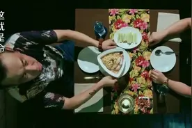 弟弟刚吃完面，哥哥就上龙虾，哥，我爱吃这！视频封面