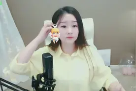 《你身边的人曾经是我》你和她牵手走过,躲在角落里我黯然泪滑落视频封面