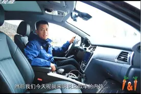 腾势500前排座椅宽敞，操作简单方便更有科技感